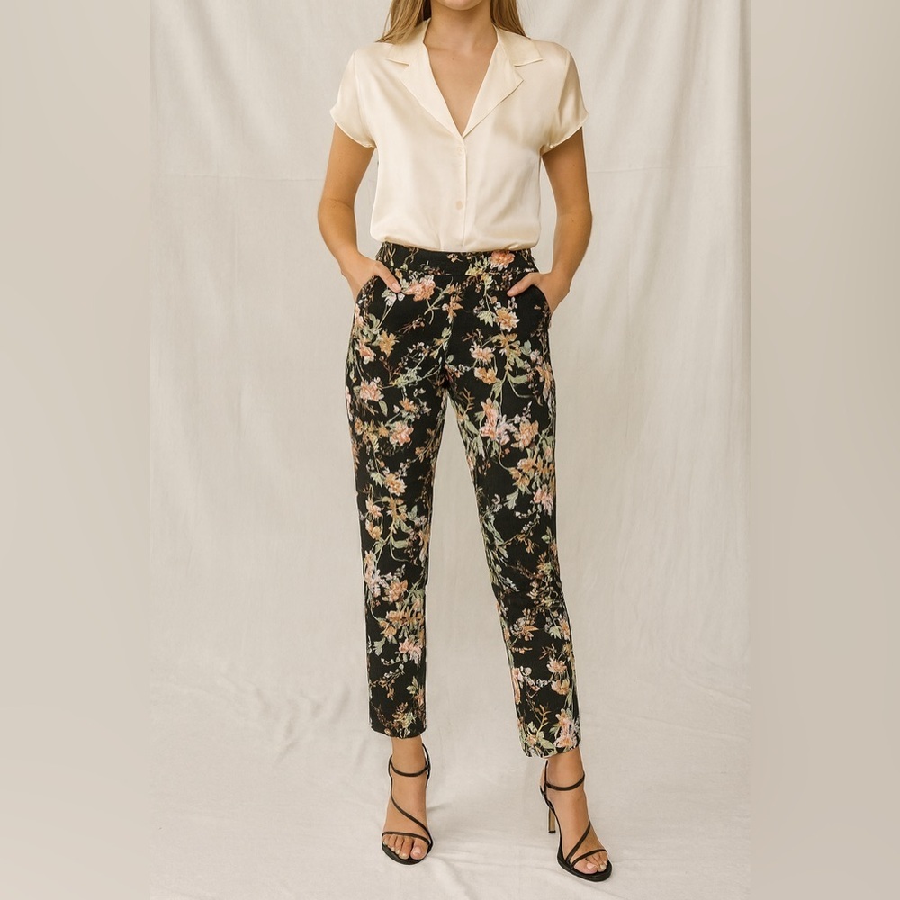 NWT Softworks Stretch Floral Pant Size 4 fit up to size 8​​​​​​​​​​​​​​